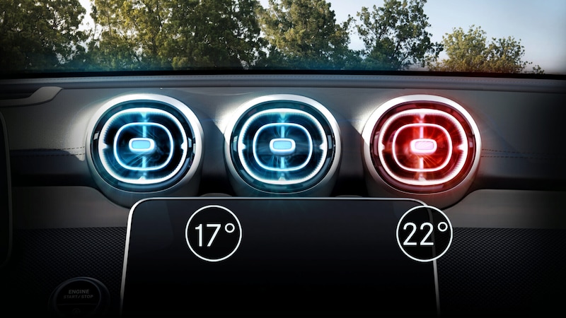 Beleuchtete Lüftungsdüsen im Mercedes-Benz CLA Elektrisch zeigen unterschiedliche Temperaturzonen mit 17 °C und 22 °C.