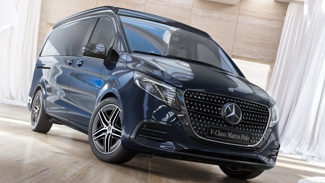 V-Klasse Marco Polo | Mercedes-Benz Vans De V-Klasse Marco Polo staat in een showroom.