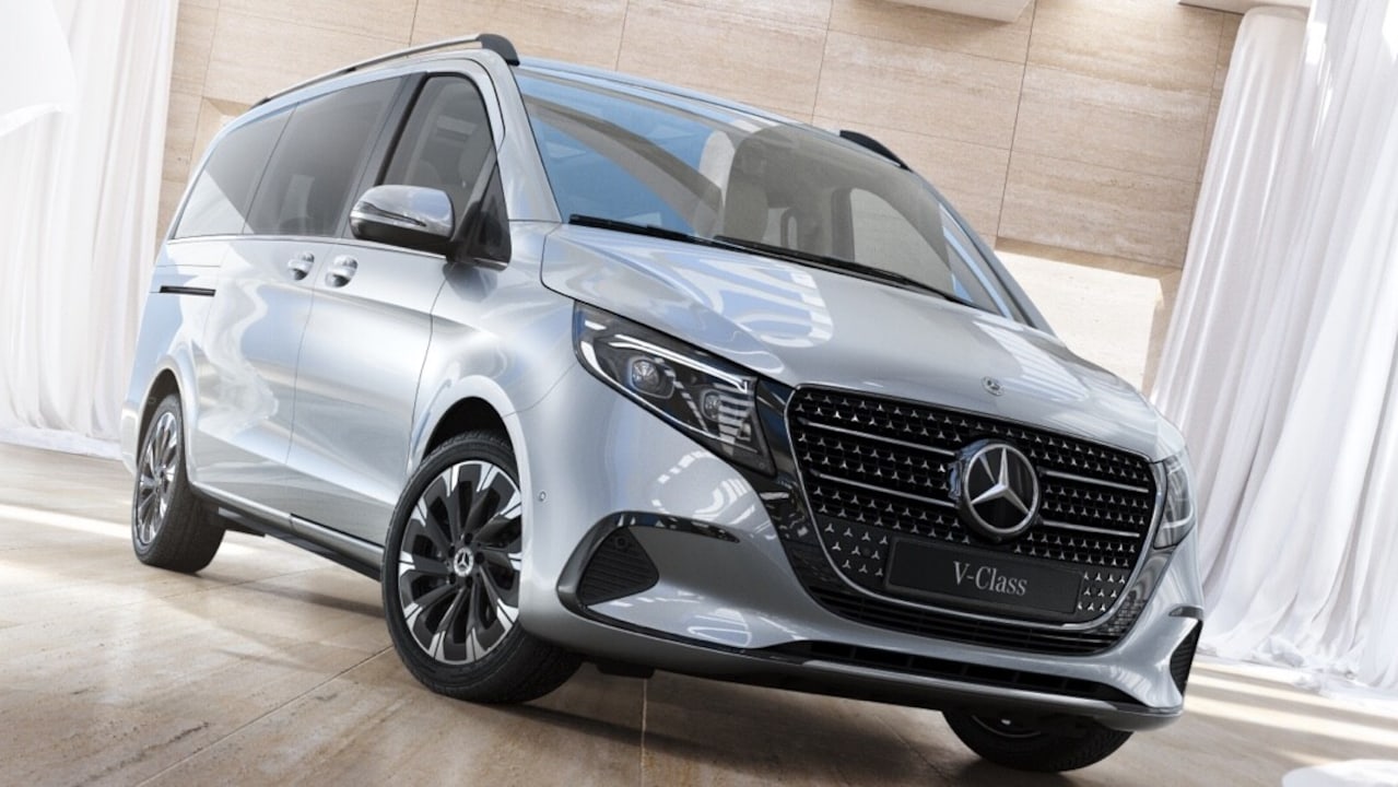 V-Klasse | Mercedes-Benz Vans De V-Klasse staat in een showroom.