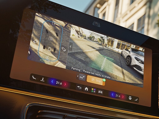 Extra digital 'MB.DRIVE PARKING ASSIST 360'du nouveau GLA de Mercedes-Benz.