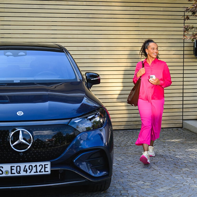 A person walking towards a Mercedes-Benz Vehicle with a handbag on their shoulder. Insurance cover | Telematics-based car insurance