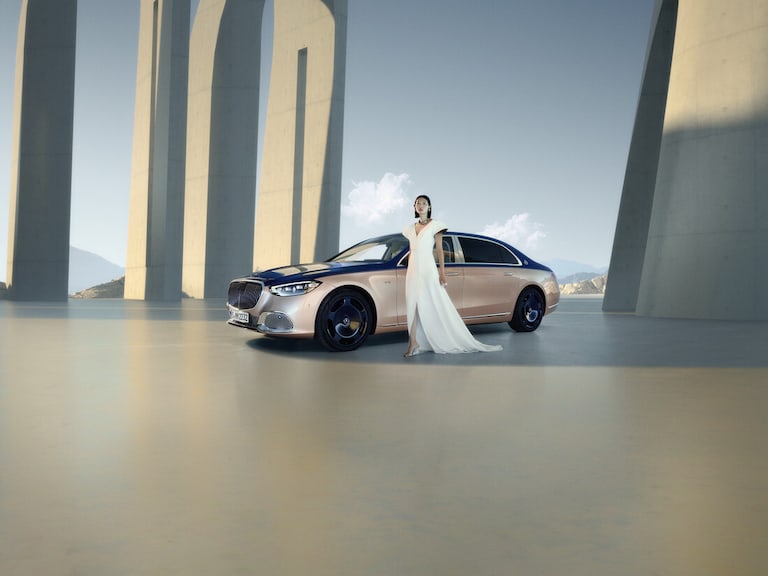 Experience Mercedes-Maybach Mercedes-Maybach S-Class Haute Voiture shimmering shade of rosé