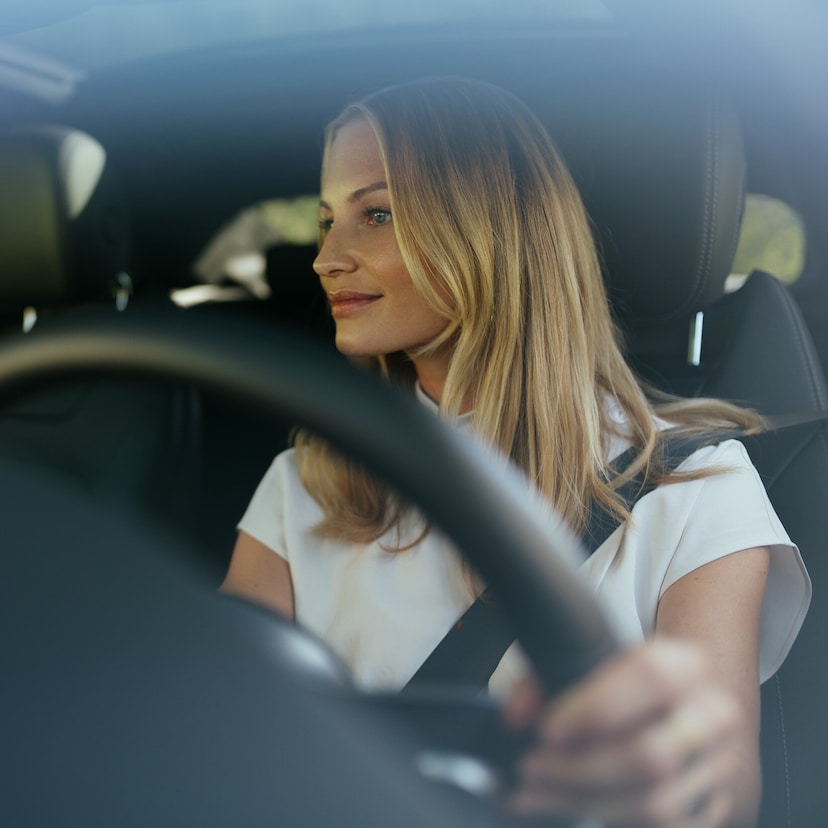 Drive with peace of mind with the Mercedes-Benz warranty. | Mercedes-Benz A relaxed woman at the wheel of her Mercedes.